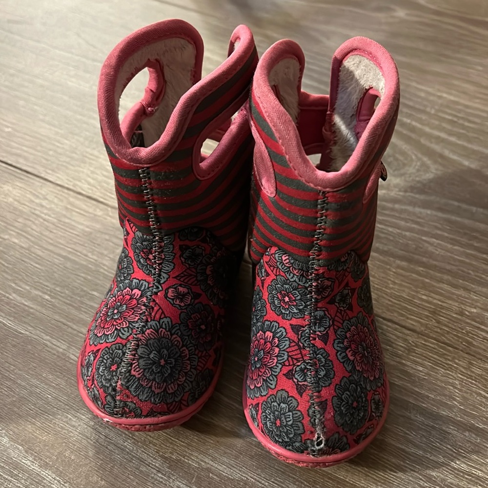 toddler Bogs size 6